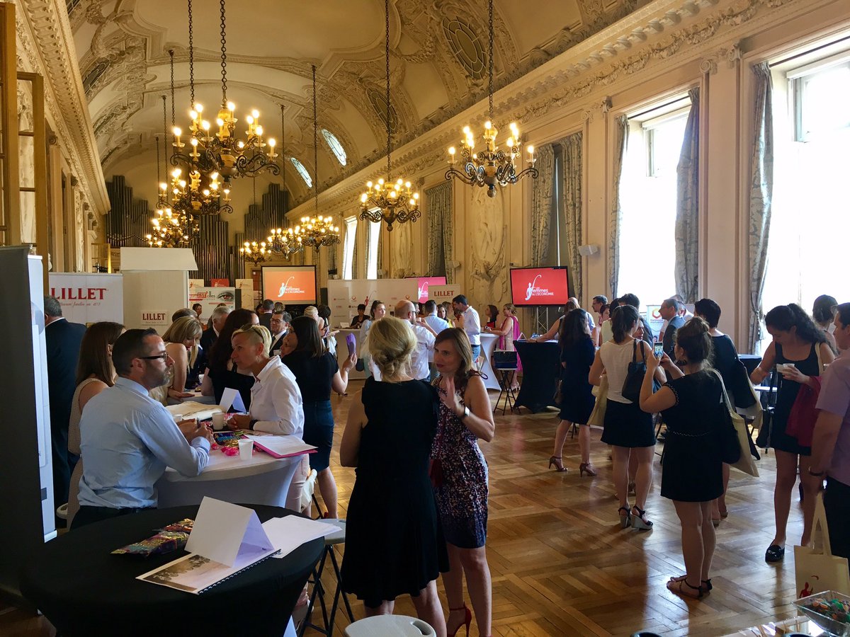 NewsMagChamp's tweet photo. Succès pour la 4ème édition de remise des #Trophées #GrandEst de @FemmesEco à #Reims
Beaucoup de participants et de partenaires présents ! https://t.co/pdgy4cbkrt
