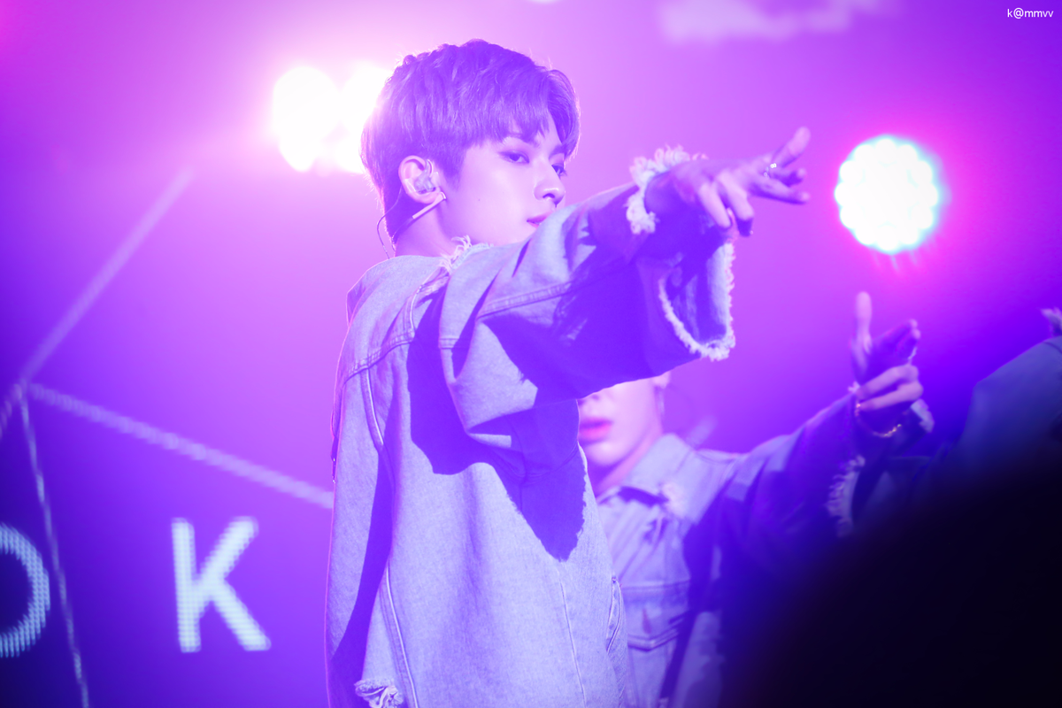 k_mmvv's tweet photo. 170612 붐 스테이지 
#투포케이 #24K #진홍 #Jinhong @24K_JinHong 
#ADDICTION #너_하나면_돼 #ONLY_YOU https://t.co/3AlPcfT4LD