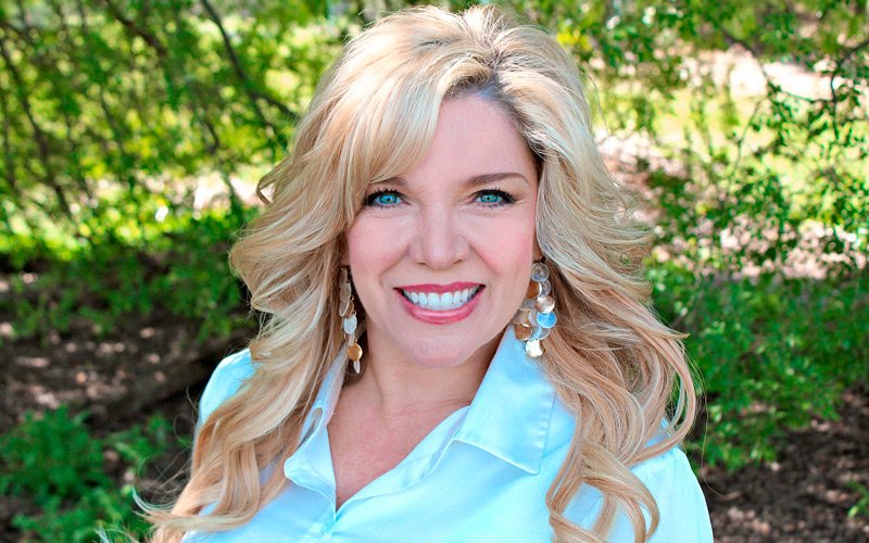 revistacomunhao's tweet photo. Americana Michelle Anthony lanรงa "Espiritualidade em Famรญlia" https://t.co/xJTLD5dzWE #Comunhรฃo #Livro #MichelleAnthony #RevistaComunhรฃo https://t.co/fMvZa3ppmY