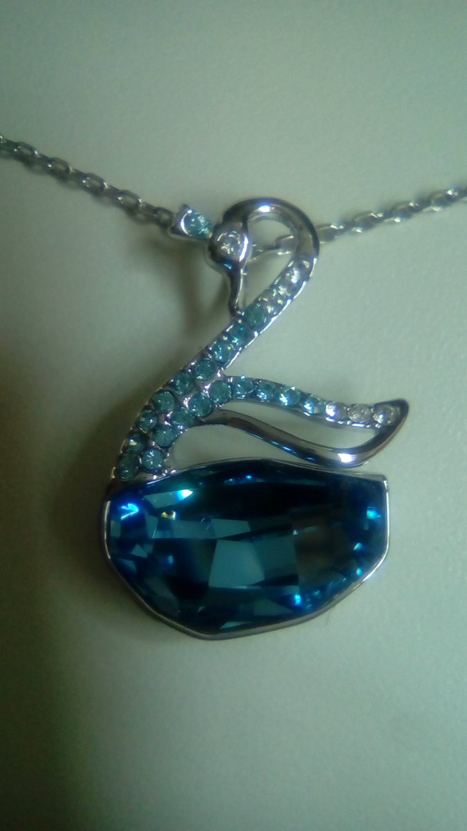 graziamariggio's tweet photo. #LadyColour #collana #donna #legadizinco #cristalli #Swarovski #cigno #bellissima #bijoux #regalo #luminosa #fabioladimitriblogspot https://t.co/9XYoFw8ZF4