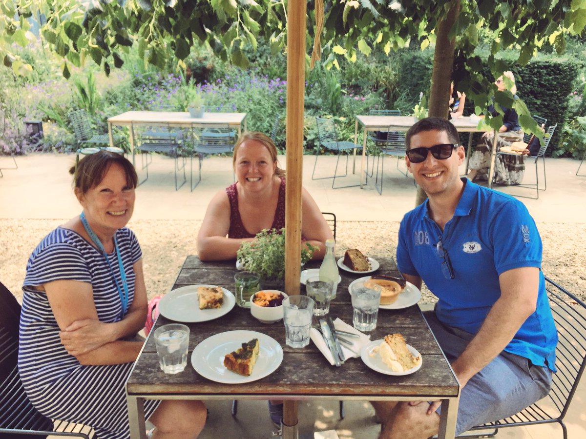 MAD_Cambs's tweet photo. Celebrating Pam's birthday at the very sunny and wonderful  @CUBotanicGarden 🌸🌺🌻🌼🌹🌷🍃 https://t.co/aLYZxubxCA