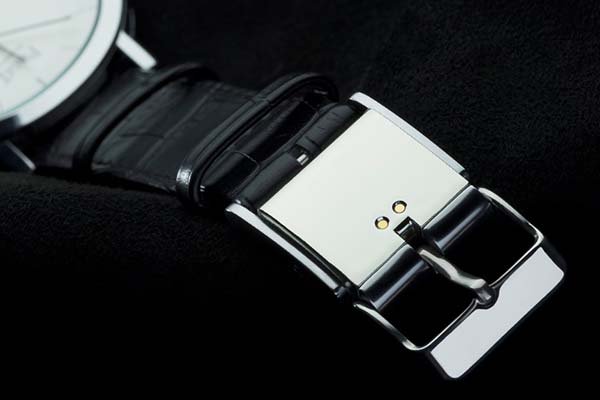 gadgetsin's tweet photo. Smart Buckle Converts Any Watch into a Smartwatch https://t.co/7dhUFygcAX https://t.co/RTPu8MCKFO