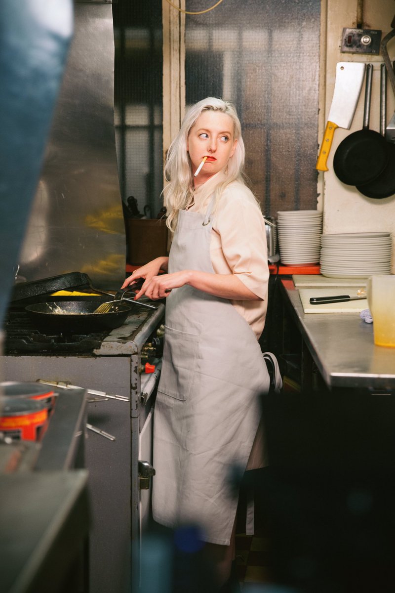 .<a href="/Fumbalinas/">Fumbalinas</a> was born ready for this role tbh. 🍳🍳🍳🚬🚬🚬 full video here ---> youtube.com/watch?v=ZUDuu6…