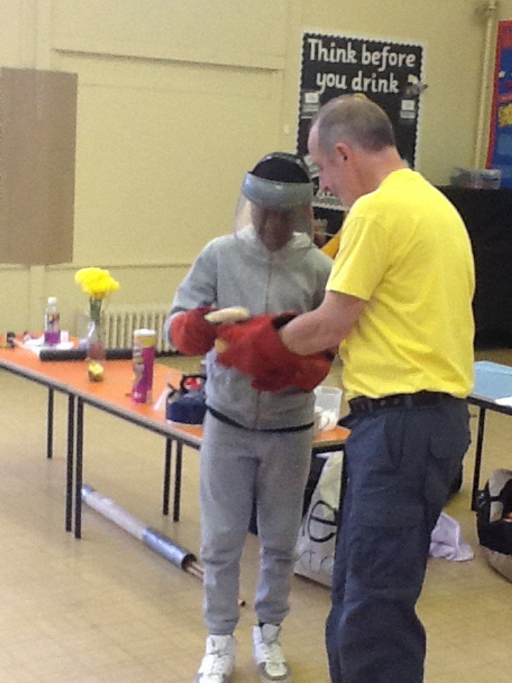 HOCS_PRIMARY's tweet photo. Fantastic Science shows for the whole school during HOCS Science week. https://t.co/QIlwfdDTh7