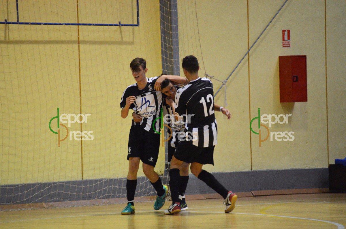 Deporpress's tweet photo. [Futsal Copa] A la tercera fue la vencida para el @IberiaToscal 
Ver fotogalería frente al @CDSalesianosCDS  https://t.co/v0k0VjXdqq https://t.co/FnLbHQeJ24