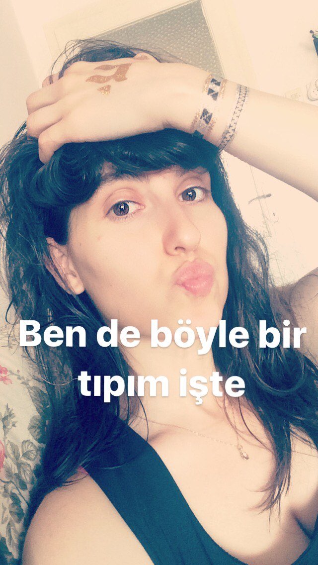 Tulumcu2Tulumcu's tweet photo. Tipini değilde memelerine hasta oldum Mine hocam 😂😘 https://t.co/BPfDoK0abj