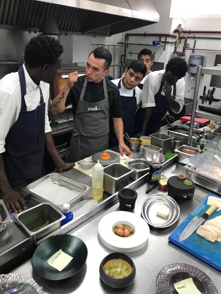 Afinando todos los detalles para esta semana con <a href="/EdgarNunezM/">édgar núñez i magaña </a> nuestro chef invitado en <a href="/PuntoMX_Madrid/">Punto MX</a> #Año5