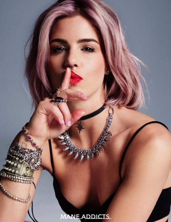 FYeahEBRupdates's tweet photo. .@EmilyBett knows how to work pink hair, don't you think?!@maneaddicts_ #favebrpic #ManeMuseEmily #favebrpic https://t.co/1ucr5dNGOv