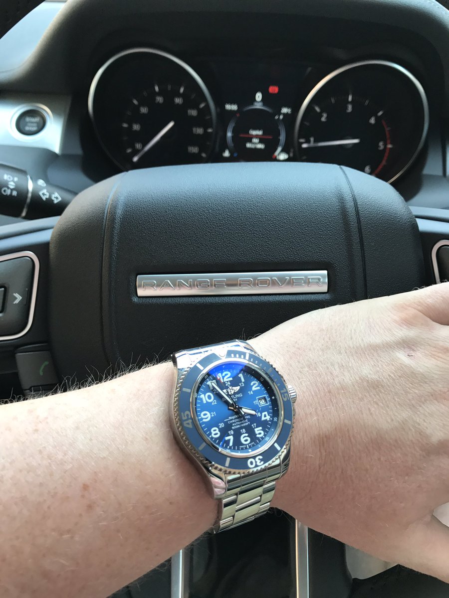 Akhurst1's tweet photo. Enjoying day off #RangeRover #Evoque #BREITLING https://t.co/h3MPs1czFg