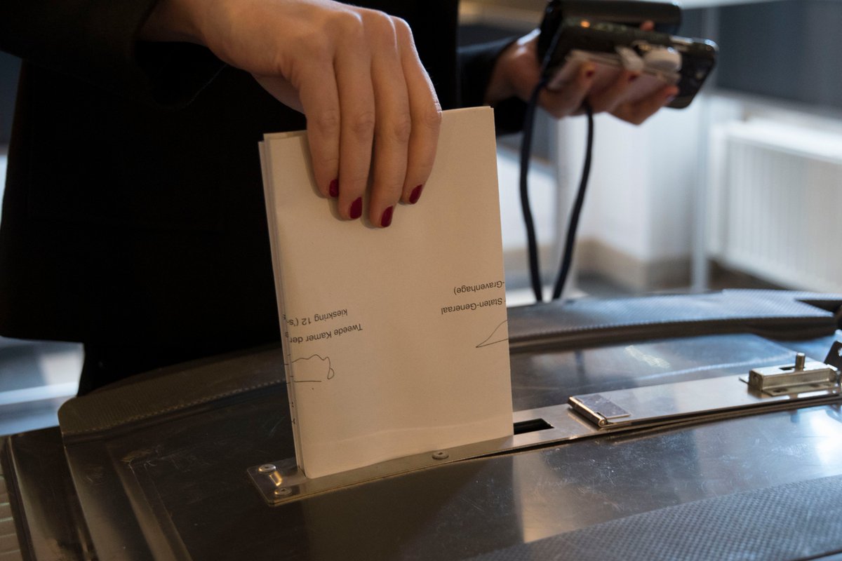 2eKamertweets's tweet photo. Kan #stemproces beter? Om 19.15u debat over evaluatie #verkiezingen woensdag 15 maart. Meer info en stream: https://t.co/5Z82pS4ChR #TK2017 https://t.co/f1V5Qnxjhc