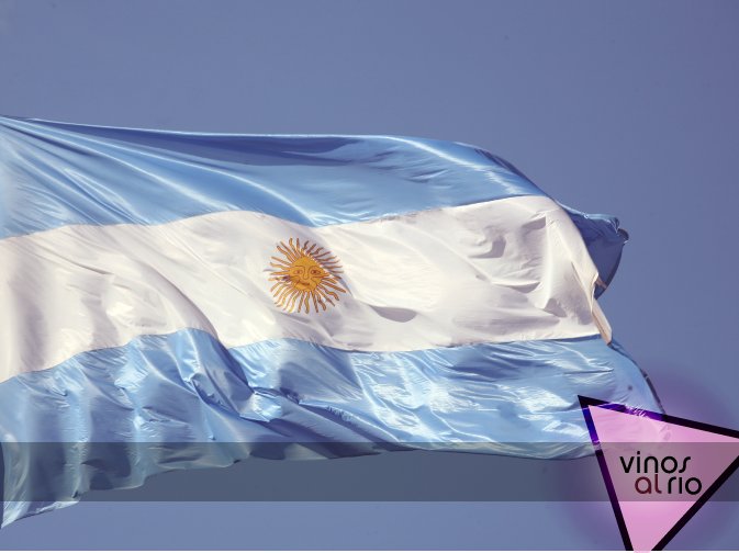 vinosalrio's tweet photo. El orgullo de ser Argentino, Feliz día de la Bandera!!
#VinosalRio2017 #Chilliproductora https://t.co/KwMkzxfnYh