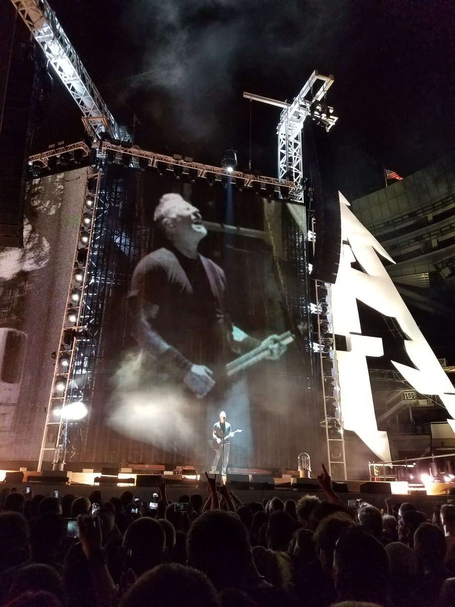 ScubaSteve1020's tweet photo. Metallica at Soldier Field in Chicago! #Metallica @SXMOctane https://t.co/CstLTqhTgR