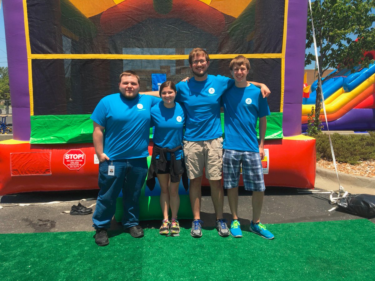 CernerCareers's tweet photo. Last week we held an Intern Volunteer Day for #CernerInterns.
105 total interns & apprentices stepped up around the Kansas City community https://t.co/iYIzA4UEHv