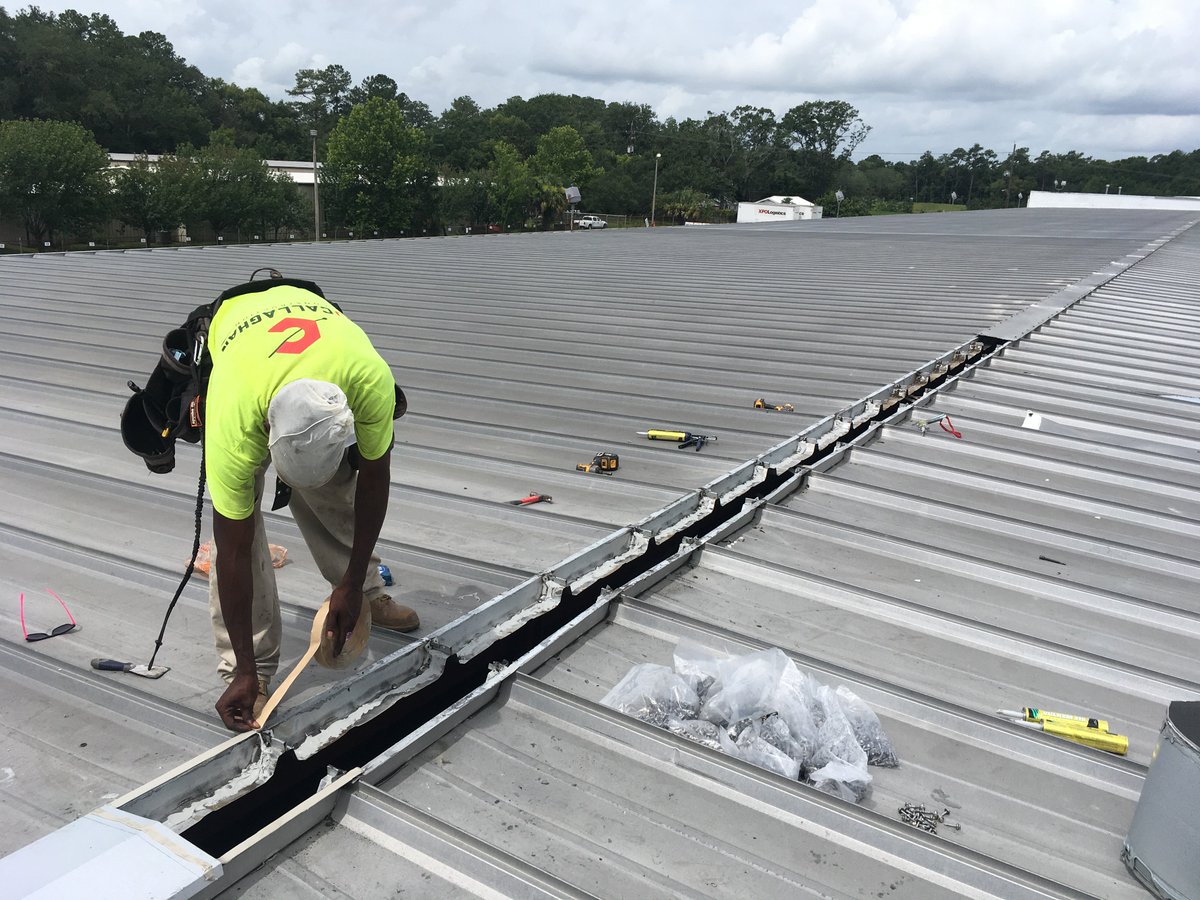 PJ_Callaghan_Co's tweet photo. #PJCallaghan #Construction working in #JacksonvilleFL at #XPOLogistics repairing the ridge cap of a standing #metal seam #rooftop https://t.co/ZhhRgRTUrc