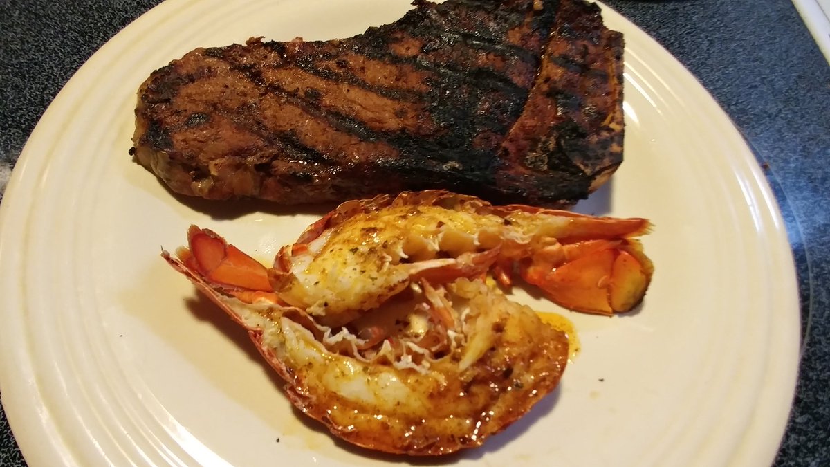 Excite the flavor and don't just cover it up. Here all it took was a dash of old southwest seasoning in some drawn butter, how easy is that.