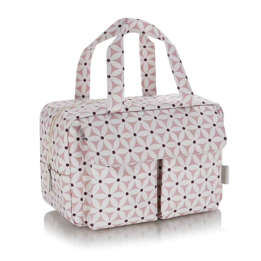 look4W2's tweet photo. Thanks so much to @victoriagreen for donating 300 washbags for people affected by #cancer! Look out for these #additionalgifts on the site!! https://t.co/16SAU7R9vP