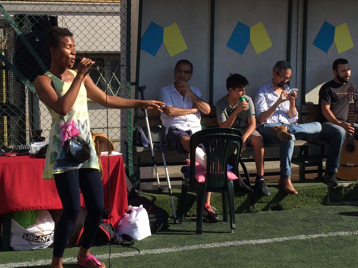 Eleonora_FMD's tweet photo. Comincia anche a #Roma la partita #IoCiSono, musica e canti per dare la carica a questa giornata importante #GiornataMondialedelRifugiato https://t.co/n1GtFER8eW