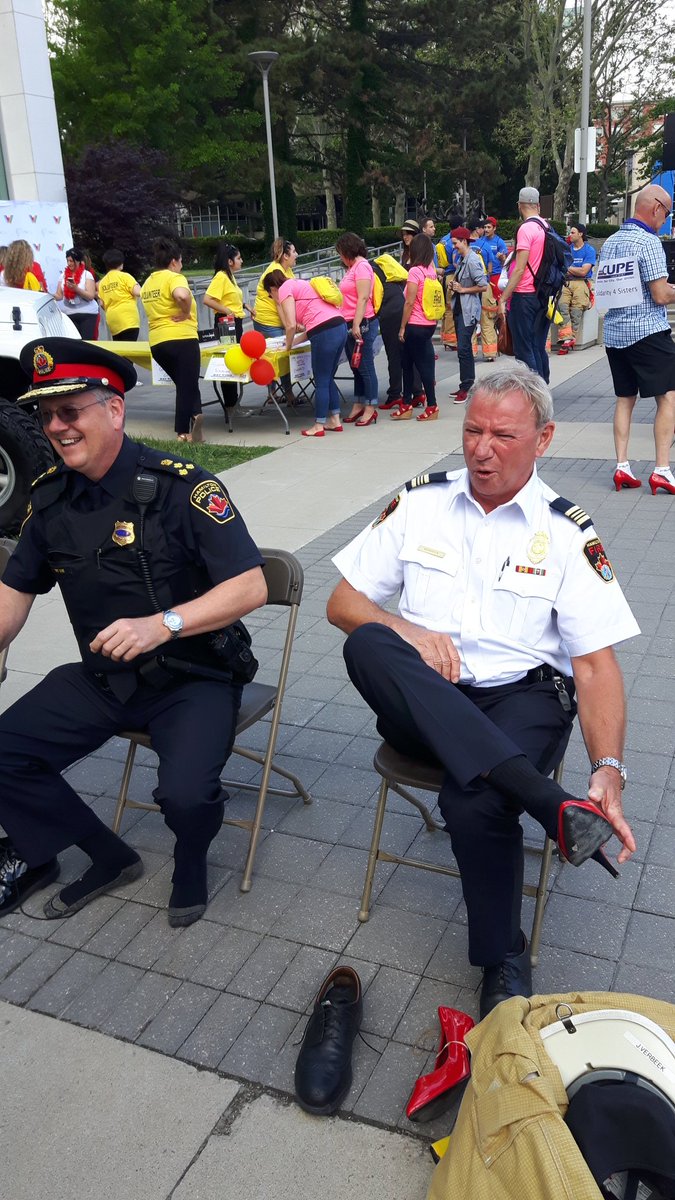 HamiltonFireDep's tweet image. Chief and Senior Officers supporting  #WAMHamilton @YWCA_Hamilton @HamFirefighters