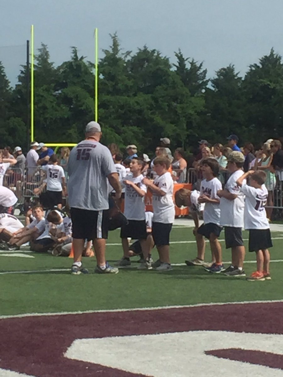 mitchelljp04's tweet image. Listen to coach @ProCamps @dak @adidasFballUS #teamadidas