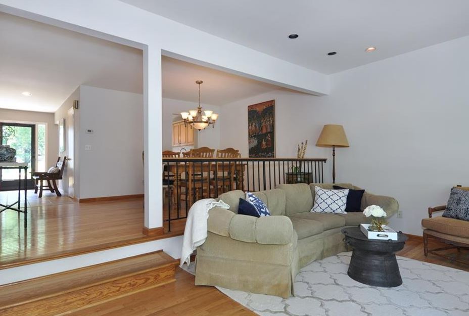 WRLegendsRealty's tweet photo. For Sale! Pam Eskind @ 15 Valleyview Rd #Irvington NY $729,000 #Fieldpoint 2 BR 2.5 Bth townhouse Great amenities https://t.co/PeheaKDMne https://t.co/EYOTjL3Voq