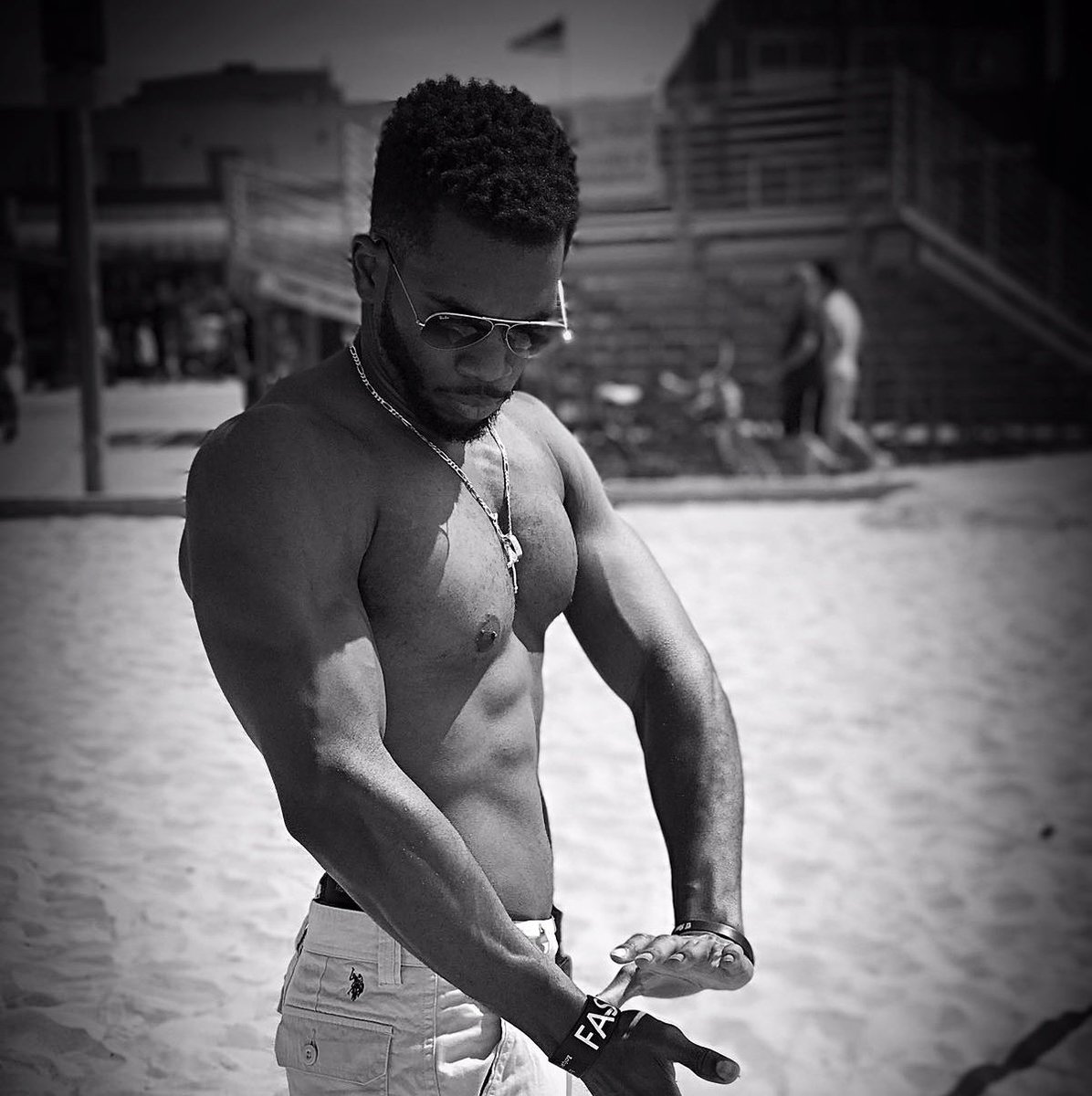 #shakafr #shakafreeradical #bulgingbiceps #flexzone