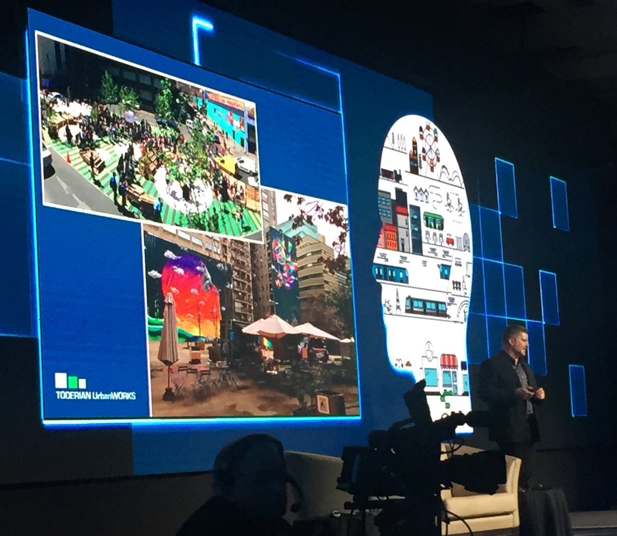 Experiencia Detonante2 "Ocuplaza" desarrollada por estudiantes <a href="/ArquitecturaUDD/">ArquitecturaUDD</a> y <a href="/CiudadEmergente/">CEM Ciudad Emergente</a> destacada por <a href="/BrentToderian/">Brent Toderian</a> @CamaraCChC