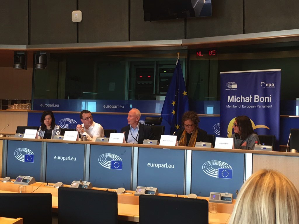 encod's tweet photo. ENCOD in a Conference of Drug Policies in the European Parliament this afternoon.
#ENCOD @Europarl_EN
#FreedomToFarm #drugpolicy #druglaw https://t.co/SQizwjzO2K
