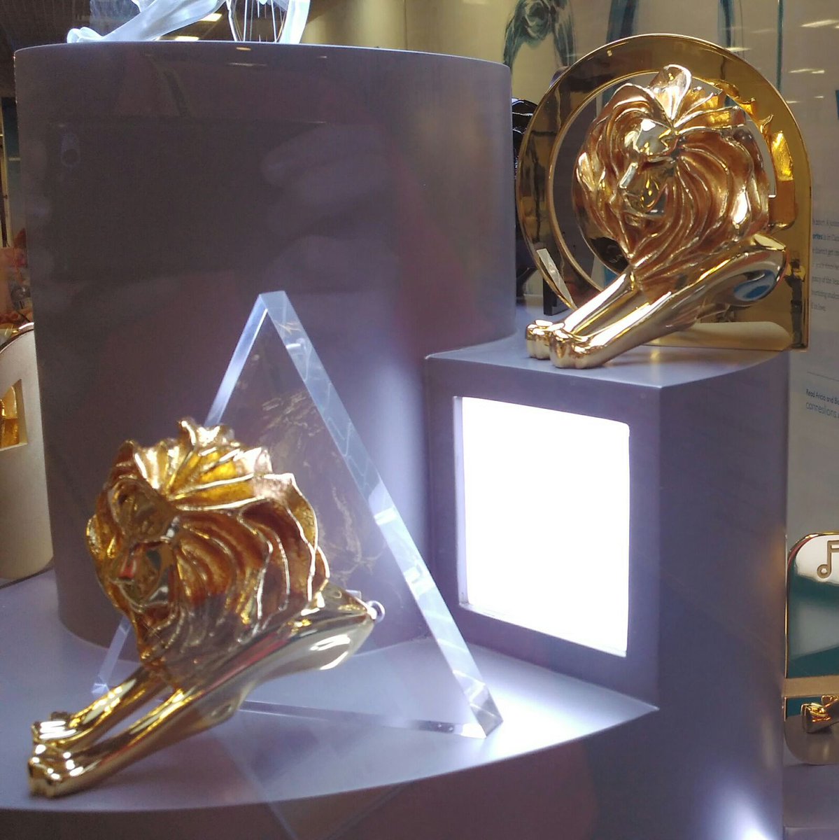 GalleDeNova's tweet photo. Post con lo más destacado de la segunda jornada de #Canneslions #InCannesWeText  – day 2 https://t.co/gxBE680cE7 https://t.co/UVAZg3KTr3