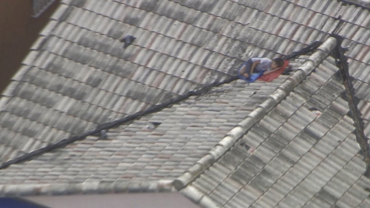 #UPDATE Missing 11-year-old boy found on roof of Hialeah home bit.ly/2rNcqlx https://t.co/J1vuqeRSBT