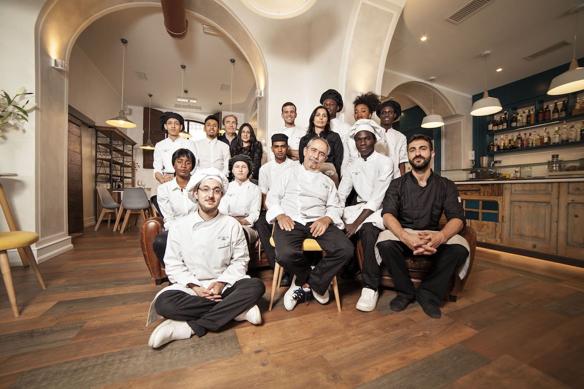Stasera #Altrove è da #Eataly #Roma per il #RefugeeFoodFestival con giovani cuochi rifugiati formati da <a href="/matemu_cies/">Matemù / CIES</a>
tavoleromane.it/altrove-ristor…