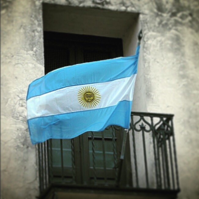 CeciDaffinoti's tweet photo. La Más Linda 💙 🇦🇷 20 de junio #bandera #argentina https://t.co/zA6jDdA2j4