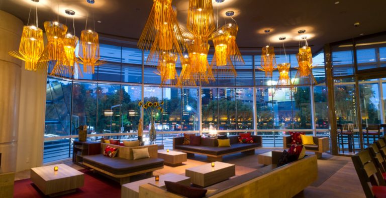 Imponente sobre Reforma, el cautivador <a href="/TheStRegisMC/">St Regis Mexico City</a> combina el confort de la alta hotelería y la excelencia gastronómica <a href="/JGGrillMexico/">J&G Grill México</a>