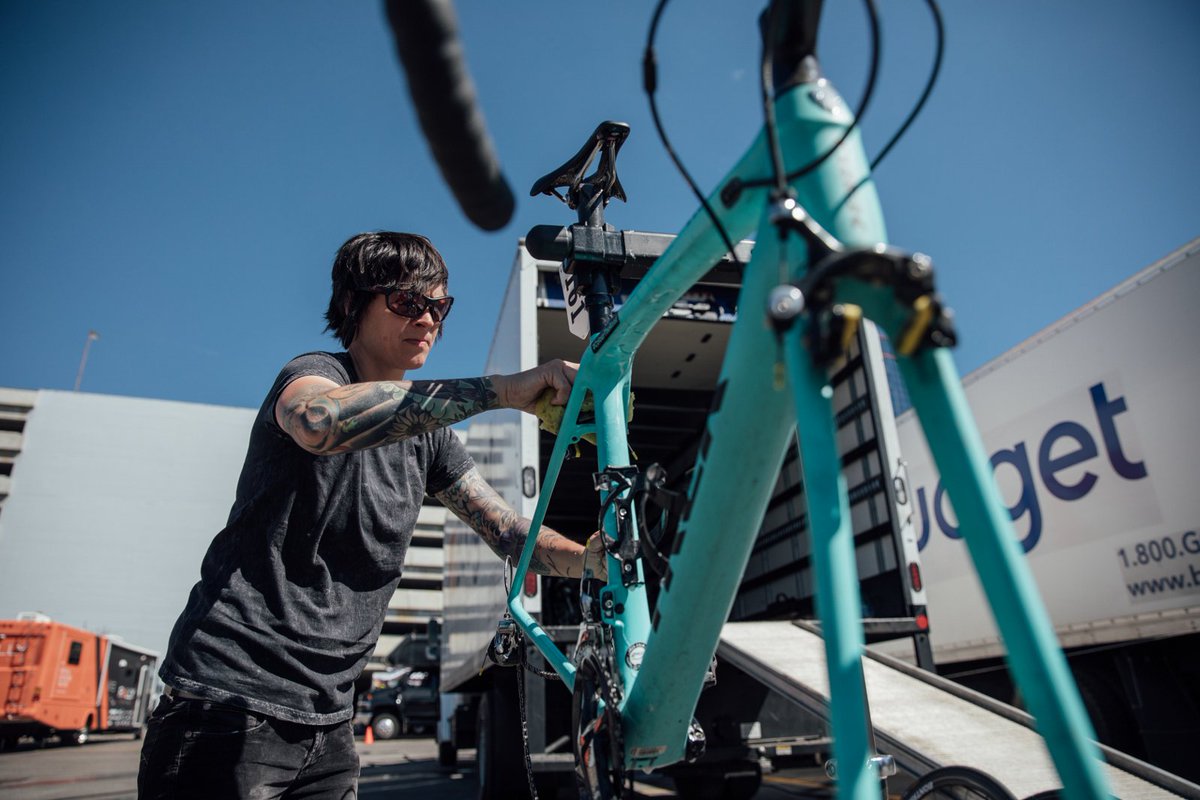 Female bicycle mechanics aren’t a common sight, and female team mechanics are nothing short of a rarity. ow.ly/2aOK30cKsYC