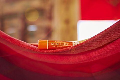 foreverbyclare's tweet photo. Lip protection for all occasions #aloelips #sunlips https://t.co/7kSnmn0Mm7