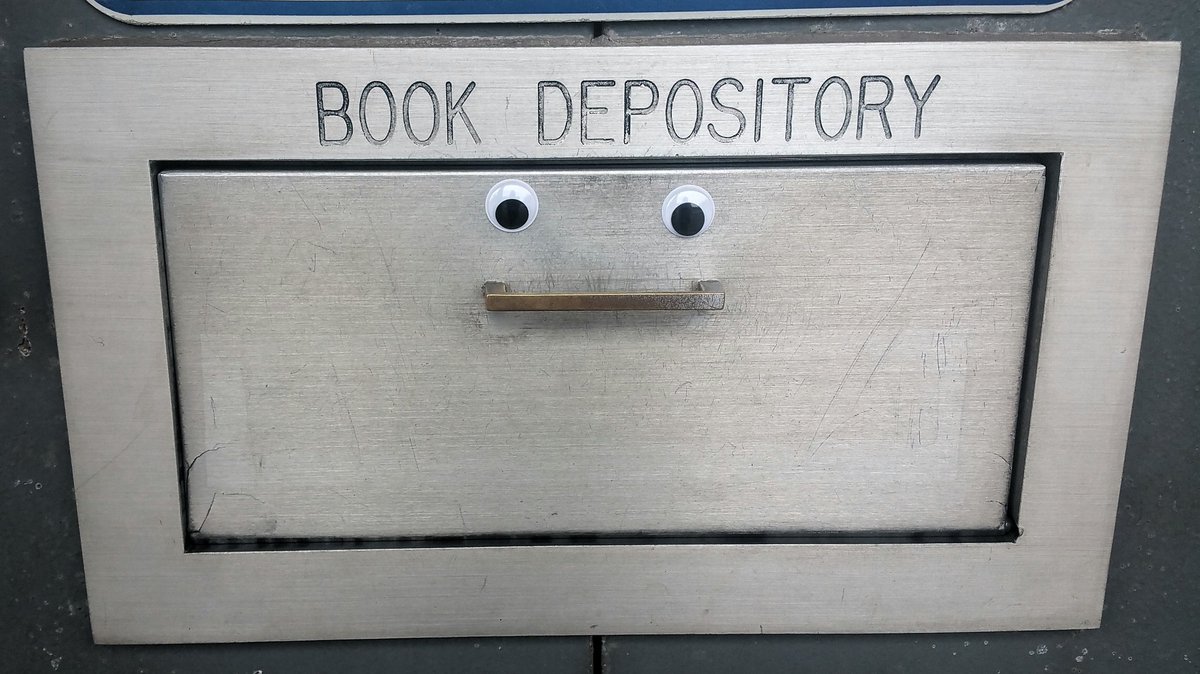 duluthlib's tweet photo. Please feed me. 👀
#GooglyTuesday #librarylols https://t.co/rSoXQ9jT0K