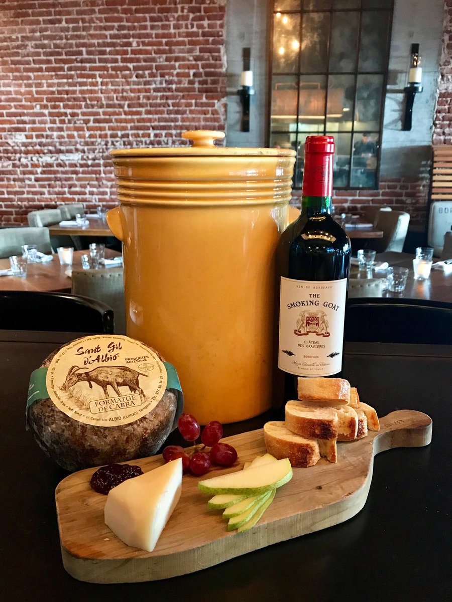 At <a href="/thesmokinggoat/">The Smoking Goat</a> they know #wineandcheese! #perfectpairs
💻: sandiegorestaurantweek.com