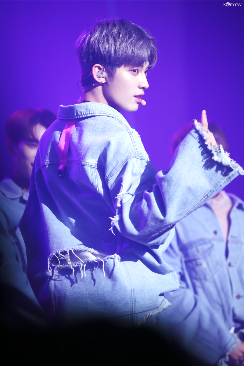 k_mmvv's tweet photo. 170612 붐 스테이지 
#투포케이 #24K #진홍 #Jinhong @24K_JinHong 
#ADDICTION #너_하나면_돼 #ONLY_YOU
🍎🙈🍎 https://t.co/vqOymg19tT