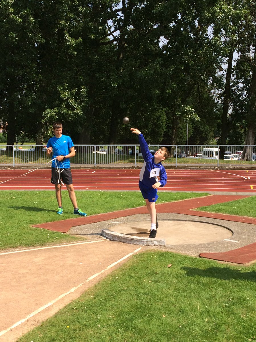 RidgewayPhysEd's tweet photo. YEAR 7 javelin and shot putt https://t.co/8lueUyXxKS