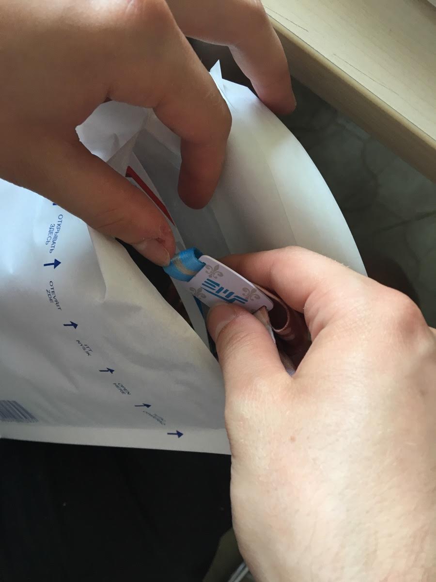 electrobeach's tweet photo. Demain les premiers bracelets partiront vers chez vous! Vous n'avez pas encore votre billet pour #EMF2017? > https://t.co/4GWJsPzgwD https://t.co/oWegORSdV7