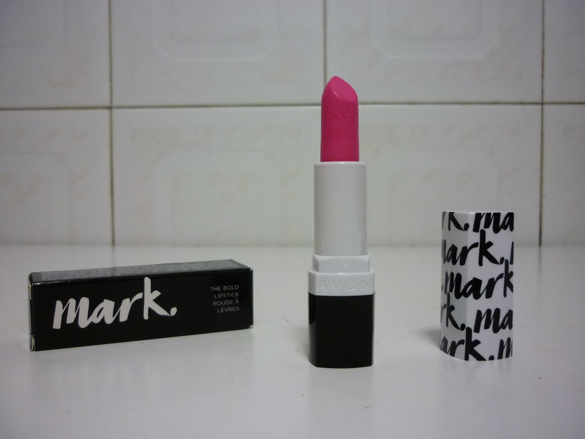 anna_mva_2001's tweet photo. #Concurso #NailsArtByAvon de #Avon probando #Lipstick #color #FearlessFuchsiaZ280417 muy #intenso, new línea #maquillaje #Mark, #MarkByAvon. https://t.co/gKfaKQZrKa
