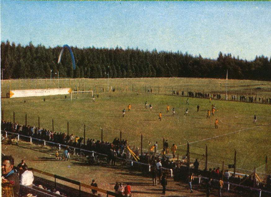Flandria 2 - Sarmiento 0.
Goles Martiarena.
4° fecha Primera C 1970 Zona Campeonato.
Estadio Carlos V - 19/09/70
Foto: El Telar Nov-Dic 1970