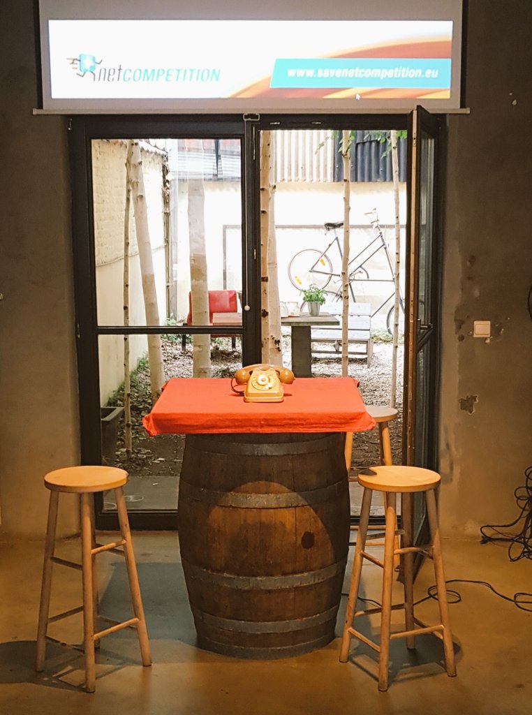 SaveNetComp's tweet photo. #NetCompetition should not only be price-based but also investment-based says @sorianotech @SaveNetComp apéro in Brussels #broadband https://t.co/4r8x8kvWLQ