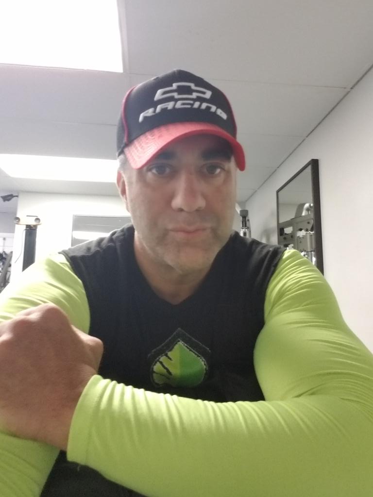 msenicaracing's tweet photo. Doing work @Body_By_Brent #NASCAR #BellPlantation #AmericanPowerhouse #HowDoYouPB2 #B3Training #BeYourBest #Gainz #gymselfie https://t.co/36E62O5WwB