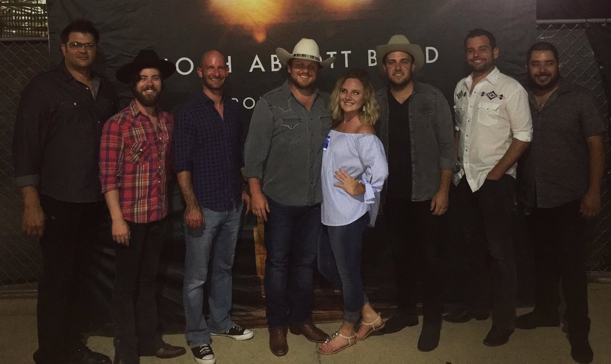 KyleeKinns17's tweet photo. Just a typical JAB meet &amp; greet❤️ https://t.co/f0D10YPT5c