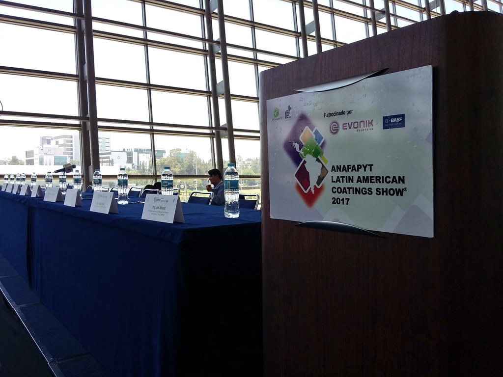 AnafapytOficial's tweet photo. ¡Todo listo para la inauguración! ¿Quiénes ya llegaron a @CentroCitibnmx? #LAS2017 https://t.co/YuHTQWA7BI
