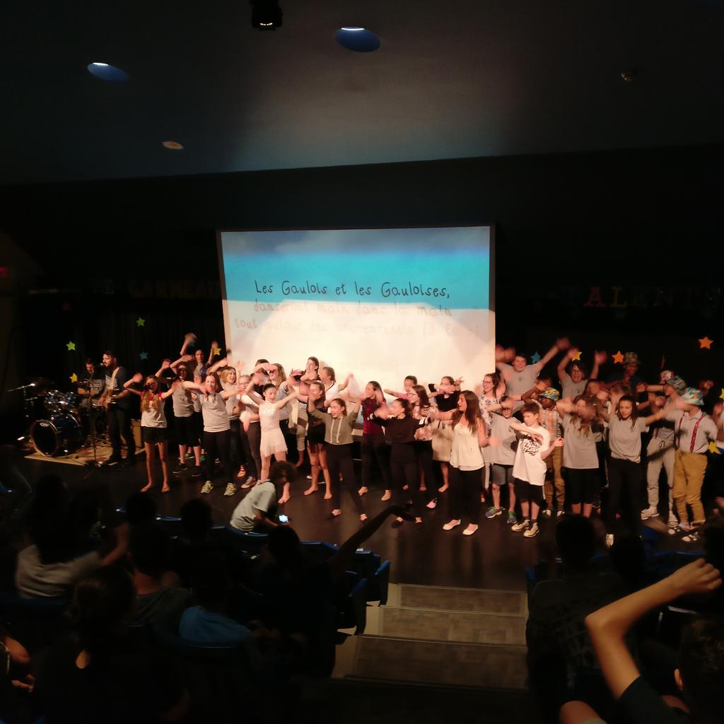 RRicarm's tweet photo. Tout un spectacle à l'école Garneau, bravo aux élèves 7-8e et félicitations au personnel. https://t.co/tH3razk6uQ