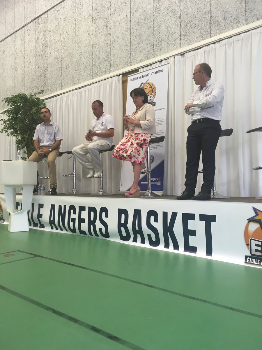 Présentation de l'EAB <a href="/Angers/">Ville d'Angers</a>  <a href="/LaDalleAngevOFF/">La Dalle Angevine</a>  
300 personnes !!!