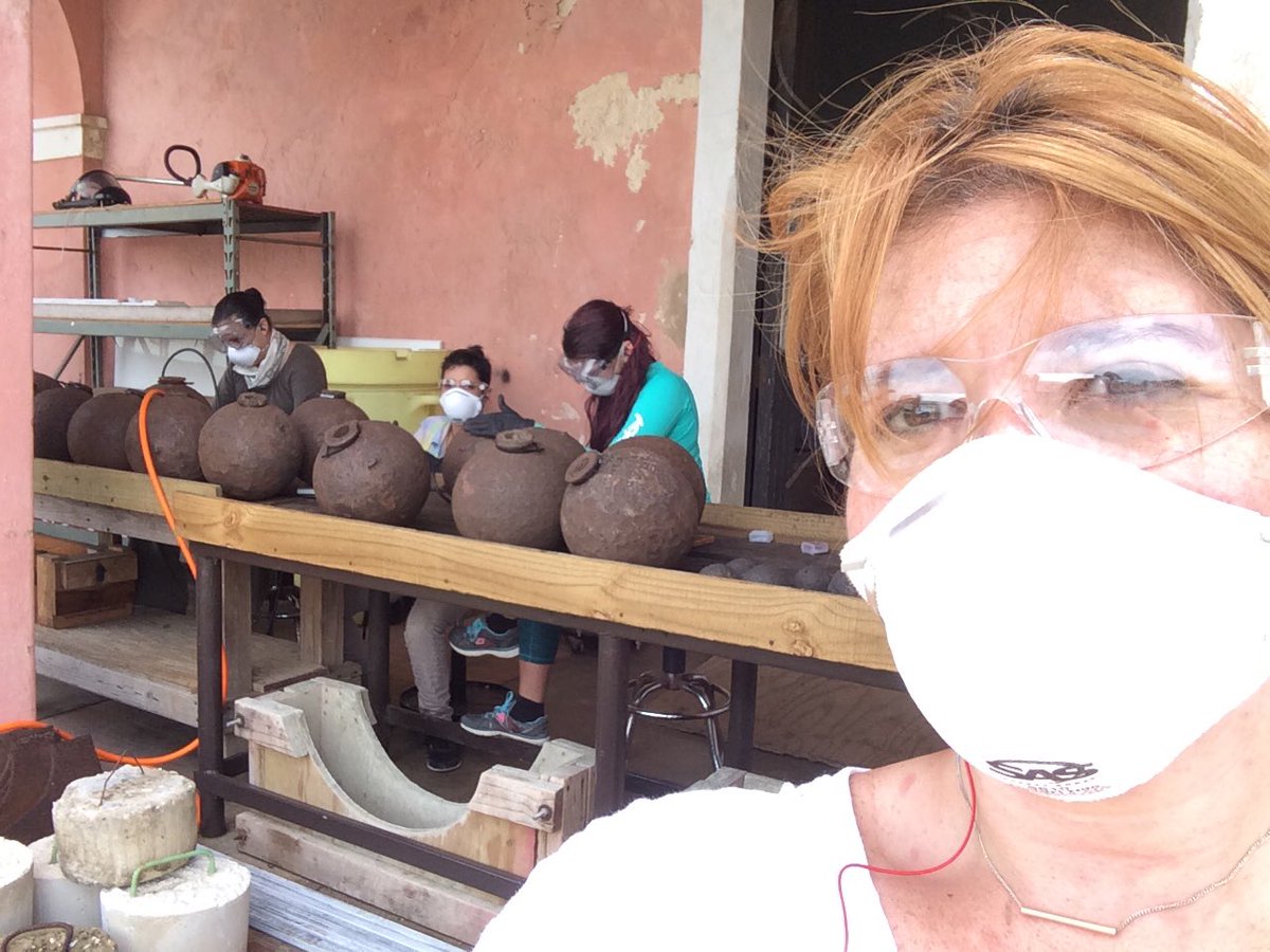 chatere's tweet photo. Proud professor!! #conservationstudents working! #museumlife #MuseumDocumentation #Archaeology #History ❤️👌🏻at El Morro, 🇵🇷 https://t.co/9aPpeHJvyZ