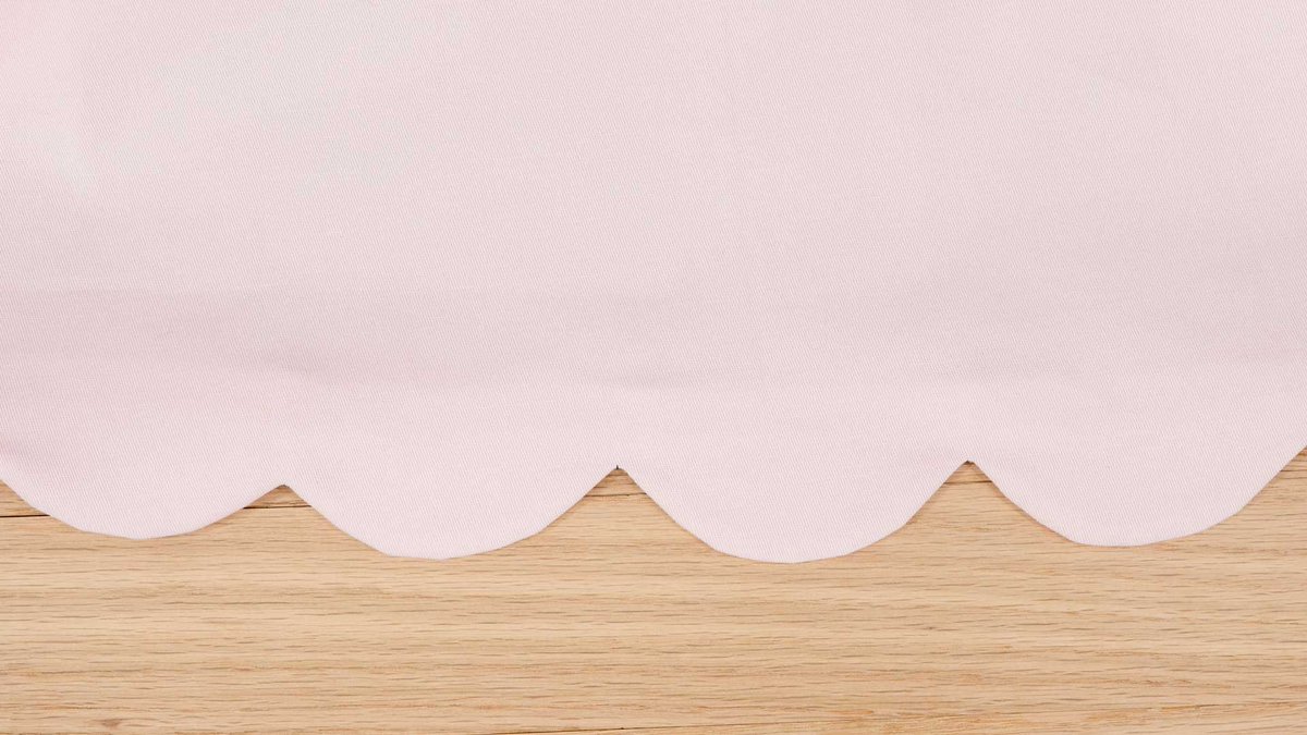 Spiegel1865's tweet photo. We just love the amazing tutorials of @ProfPincushion. Learn how to do a Scalloped Hem with the greatest of ease: https://t.co/KxnAX4cwNz https://t.co/5xf5rcZiZx