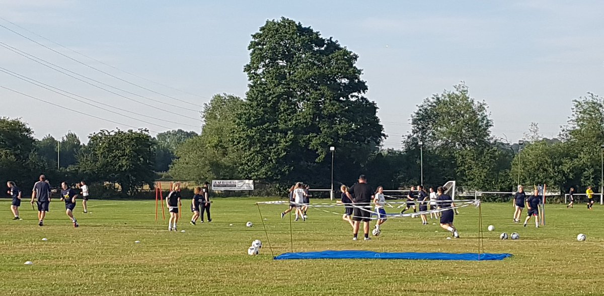 DenhamUnitedLFC's tweet photo. Over 40 ladies in attendance at our 1st training session tonight with more to come. #buildingforthefuture #wearepremier https://t.co/Jkr6pSORGQ
